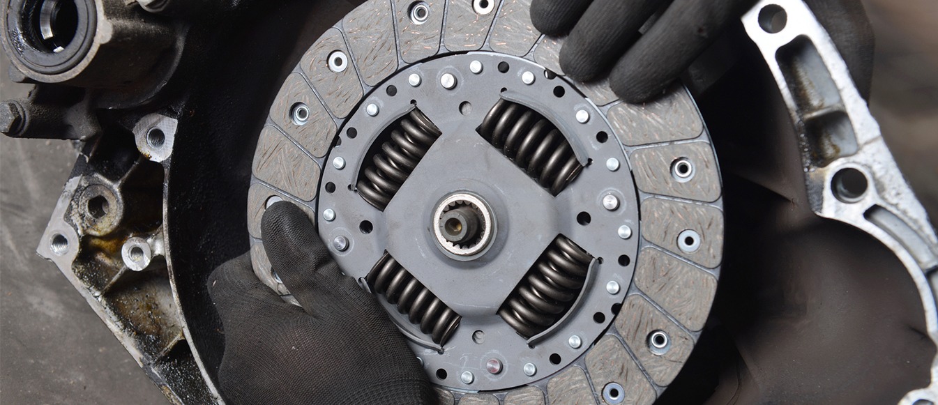 Como substituir uma embreagem em seu carro ou caminhão
