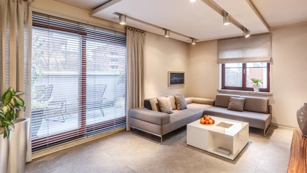 Maneiras de combinar cortinas e persianas