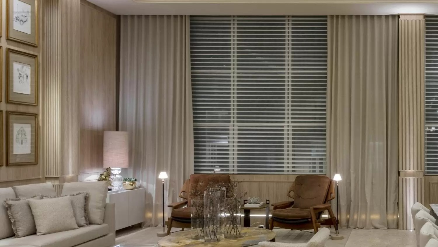 Maneiras de combinar cortinas e persianas